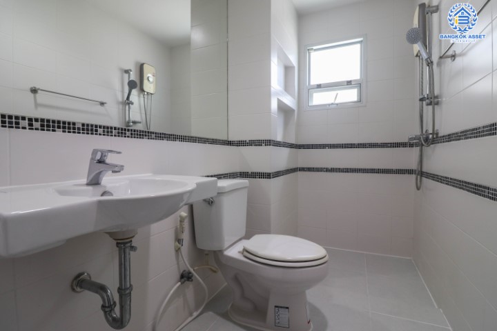 *****บ้านเดี่ยวมือสองนนทบุรี หมู่บ้าน ไลฟ์บางกอกบูเลอวาร์ด พระราม5 หลังมุม วิวสวน หน้าบ้านไม่ชนใคร จากแบรนด์ SC ASSET ฟังก์ชัน 3ห้องนอน 3 ห้องน้ำ 2 ที่จอดรถ พร้อมเฟอร์นิเจอร์บิวท์อินทั้งหลัง รองรับครอบครัวใหญ่  บนที่สุดแห่งทำเล เพียง 5 นาทีจาก MRT สถานีแยกติวานนท์ เชื่อมต่อทุกความลงตัวสู่ชีวิตสมบูรณ์แบบใกล้ถนนนครอินทร์ ถนนราชพฤกษ์ เดินทางสะดวกเหมือนอยู่ในเมือง